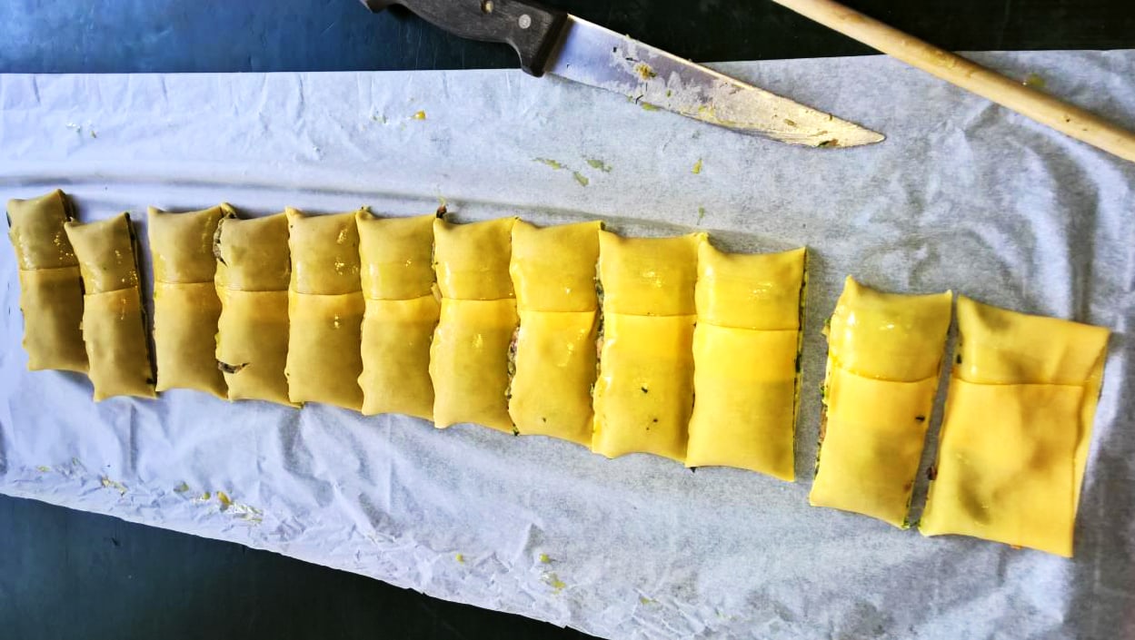 Schwäbische Maultaschen in Reihe